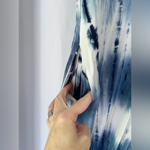 Maxi Dress Tie-Dye Short Sleeved Blue White Women’s Size XS | Pockets V-neck - Picture 6 of 8